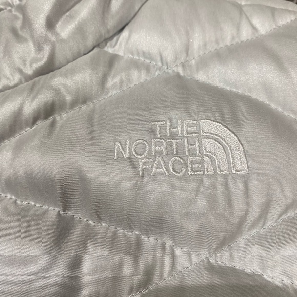 North Face Women’s Vest - Picture 2 of 5